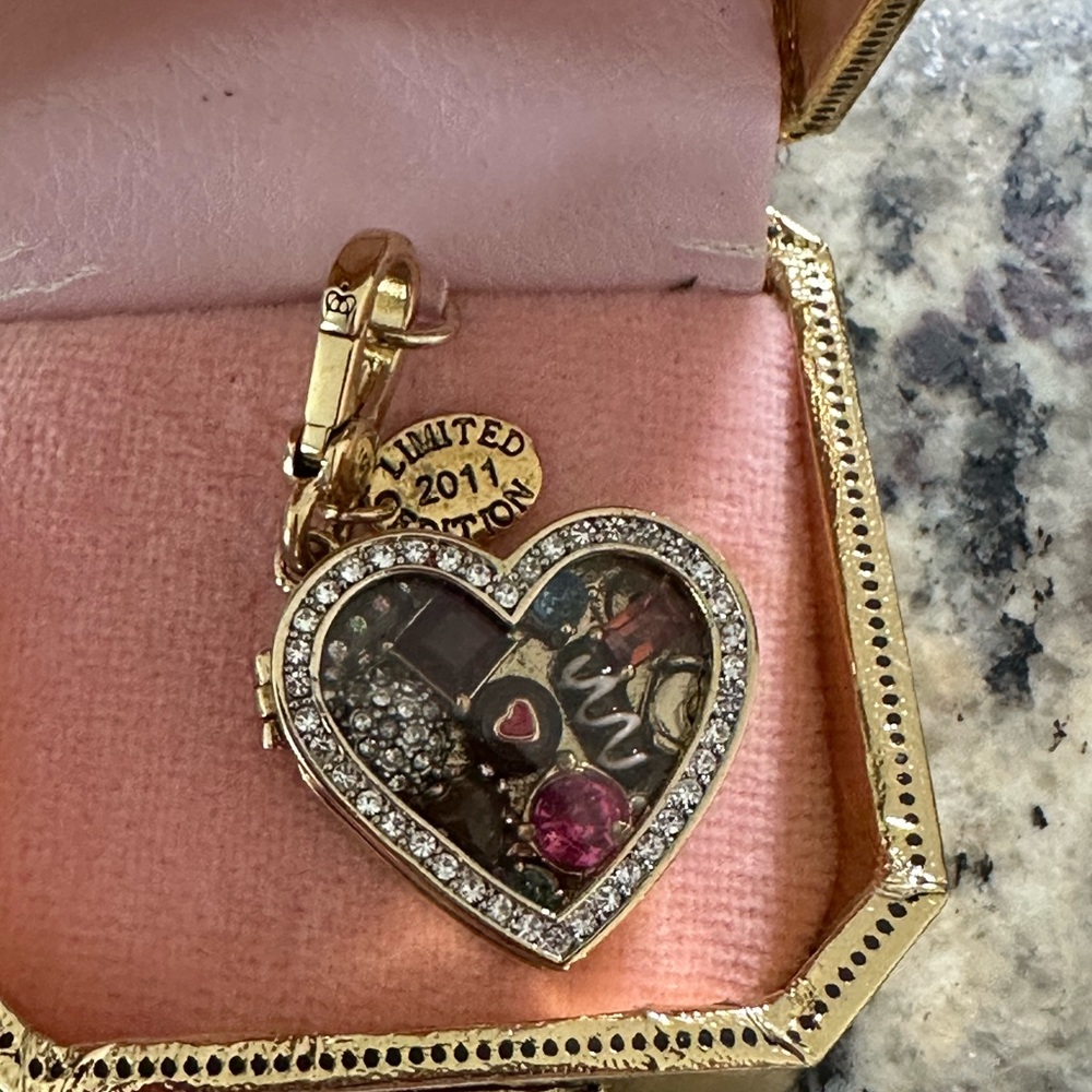 Juicy Couture 2009 Limited Edition Valentine Box of Chocolates Charm YJRU2672 - Picture 5 of 15